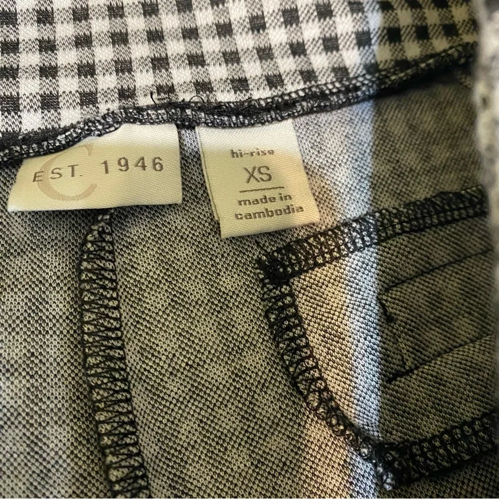 47. C Est. 1946 Black and White Checkered Women's Capris - Picture 7 of 10